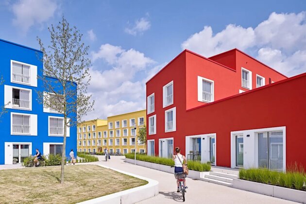 Student-residence-in-Münster-DE-facades-in-blue-yellow-red-StoTherm-Classic-with-StoColor-Dryonic_W1278xH0 Student-residence-in-Münster-DE-facades-in-blue-yellow-red-StoTherm-Classic-with-StoColor-Dryonic_W1278xH0