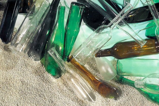 Glas-Flaschen-aus-Altglas-wird-hochwertiges-Baumaterial_W2400xH0 Glas-Flaschen-aus-Altglas-wird-hochwertiges-Baumaterial_W2400xH0
